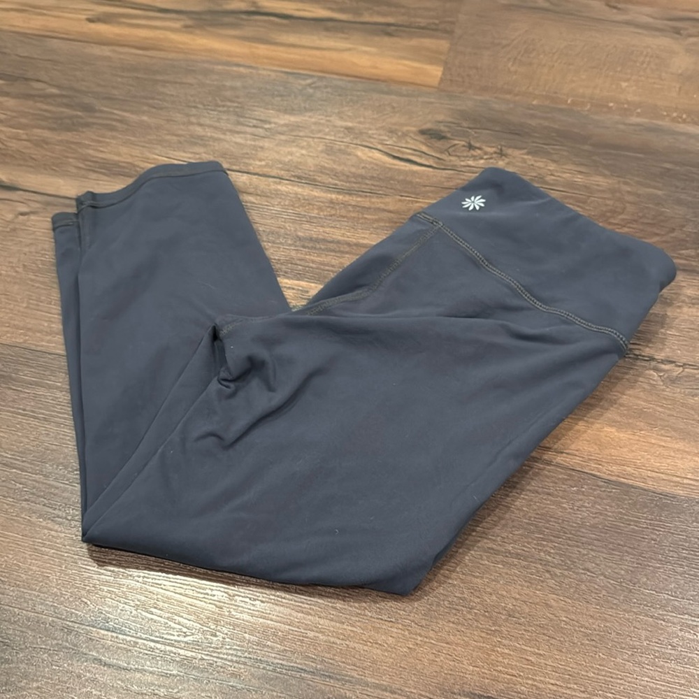 Athleta 3/4 length Cropped Leggings Size Medium Gusset